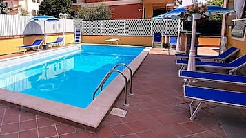 Piscine extérieure (ouverte en saison)