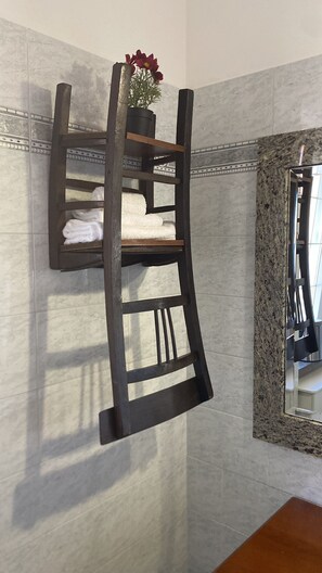 Comfort Double Room, Pool View | Bathroom | Hair dryer, towels, soap, shampoo - Miu' Bed and Breakfast (Ciampino)