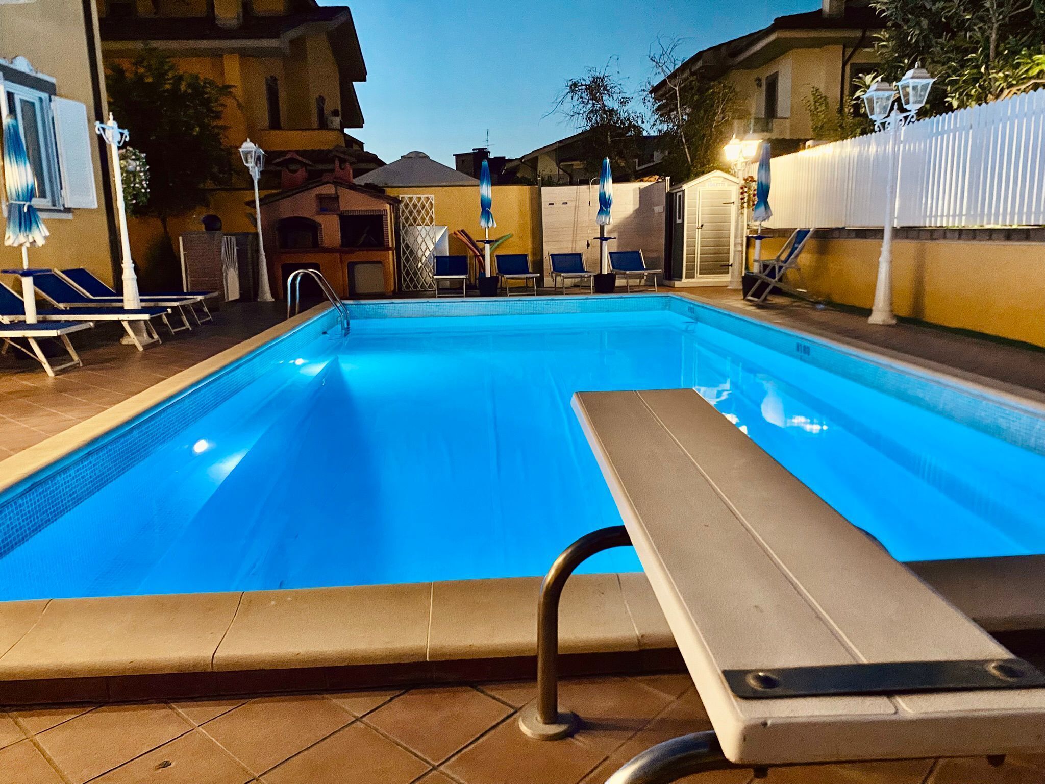 Een seizoensgebonden buitenzwembad