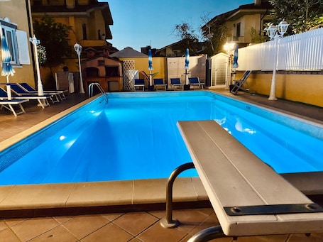 Seasonal outdoor pool. Miu' Bed and Breakfast