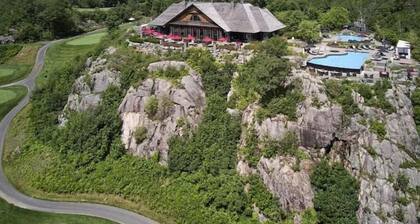 Fairway Retreat At Muskoka Bay Resort | Sleeps 8