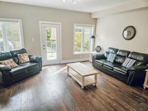 Fireplace - Fairway Retreat At Muskoka Bay Resort | Sleeps 8 (Gravenhurst)