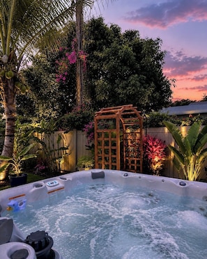 Outdoor spa tub