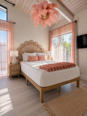 4 habitaciones, escritorio y tabla de planchar con plancha 