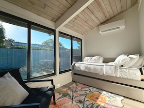 4 Schlafzimmer, Schreibtisch, Bügeleisen/Bügelbrett, Reisekinderbett