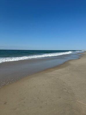 Beach - Feeling Frisco - 4-bedroom house in the OBX just steps to the beach. (Frisco)