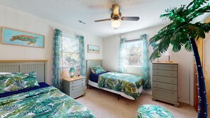 4 bedrooms, WiFi, bed sheets - Feeling Frisco - 4-bedroom house in the OBX just steps to the beach. (Frisco)