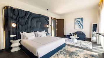 SUITE SUPERIEURE 3 (CAPSULE) | 1 bedroom, in-room safe, individually decorated, blackout curtains