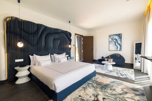 Superior suite | Een kluis op de kamer, individueel gedecoreerd, verduisterende gordijnen