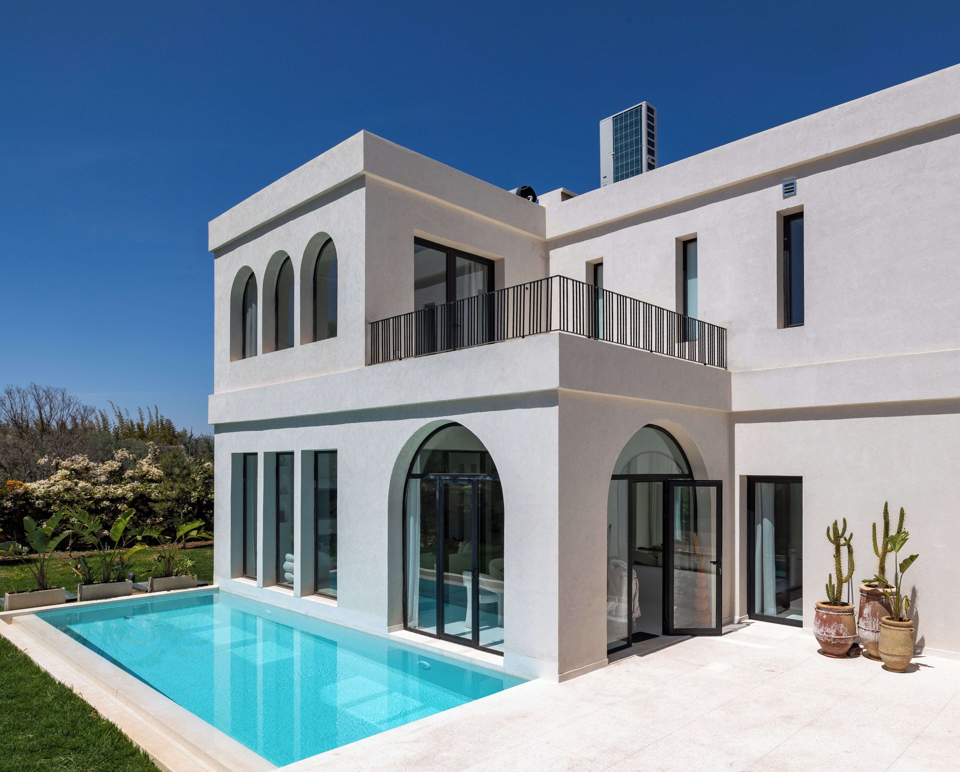 Vista frontal de la propiedad