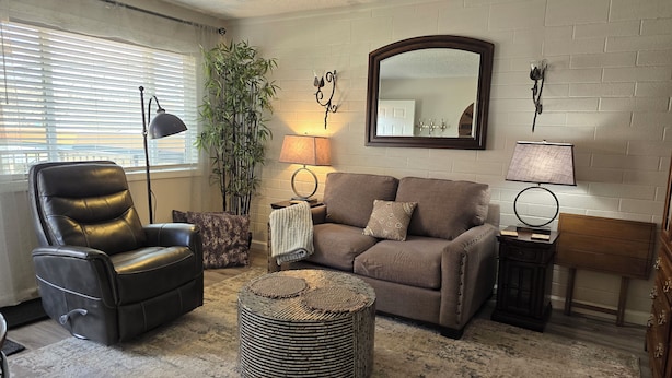 Unclassified image, 1 of 12, button - Charming furnished 2-bedroom, 1 bath apartment with WiFi, AC in lovely Kalispell (Kalispell)