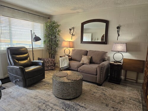 Charming furnished 2-bedroom, 1 bath apartment with WiFi, AC in lovely Kalispell