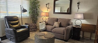 Charming furnished 2-bedroom, 1 bath apartment with WiFi, AC in lovely Kalispell