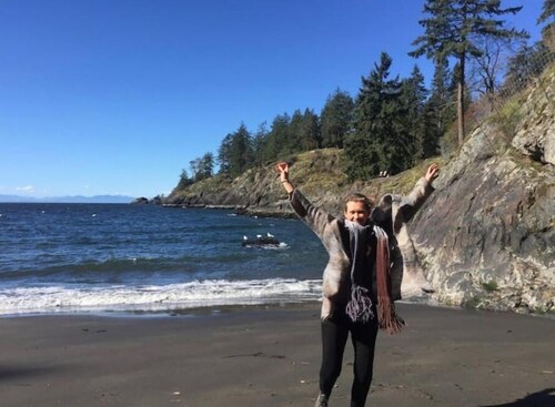 Romantic Ocean Forest Retreat: Cozy Comfort & Adventure on Bowen Island!