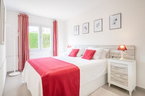 3 bedrooms, iron/ironing board, free WiFi, bed sheets