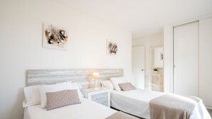3 bedrooms, iron/ironing board, free WiFi, bed sheets - Apartment Dofi in Portocolom (Portocolom)
