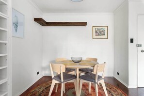 Dining - Cozy 2beds retreat in Manly Vale (Manly Vale)
