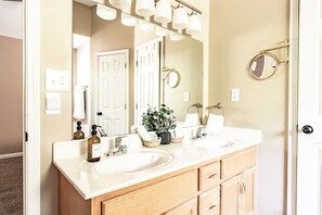 Hair dryer - Family & Pet Friendly Oasis - Backyard - Patio (Southaven)