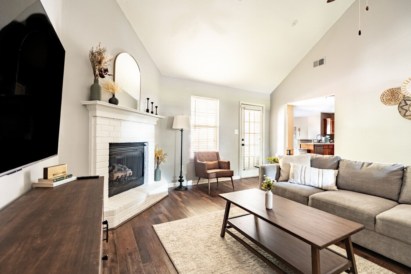 Smart TV, fireplace, books, offices