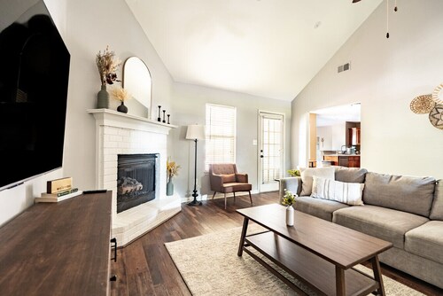 Family & Pet Friendly Oasis - Backyard - Patio