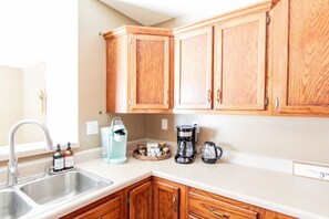 Fridge, microwave, stovetop, dishwasher