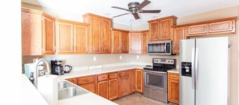 Family & Pet Friendly Oasis - Backyard - Patio