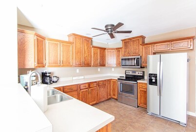 Family & Pet Friendly Oasis - Backyard - Patio