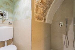 Shower, free toiletries, hair dryer, towels - Wanderlust Experience | Bea (Bitonto)
