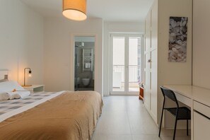 2 عدّة غرف نوم ومكواة/لوح كي وواي فاي وملاءات أسرّة