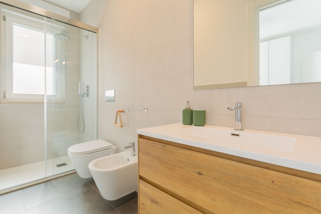 Doccia, asciugacapelli, bidet, asciugamani