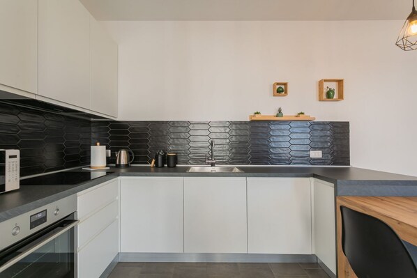 Fridge, microwave, oven, stovetop