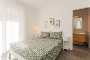 2 chambres, fer et planche à repasser, Wi-Fi, draps fournis