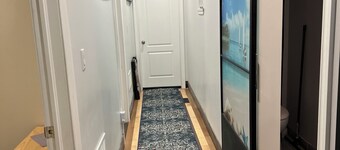 Charming lodge in beautiful Toronto with WiFi, AC, Female Only