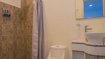 Comfort Double Room, Garden View | Bathroom