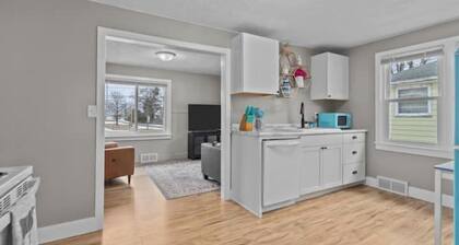 Chic Stay Close to Hospital & Downtown - Lake View