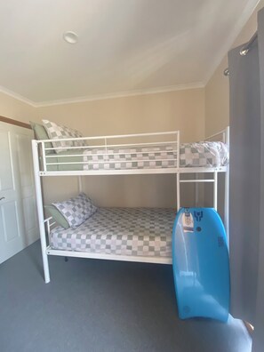 3 Schlafzimmer, Bügeleisen/Bügelbrett