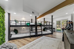 5 bedrooms, desk, iron/ironing board, travel cot