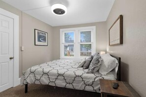 4 chambres, fer et planche à repasser, Wi-Fi, literie fournie