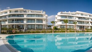 A modern hotel with a pool, featuring curved balconies and a clear blue pool. - Bossa Nova | pool - terrace - fuengirola (Fuengirola)