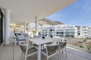 屋外ダイニングエリア