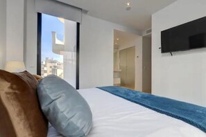2 bedrooms, in-room safe, iron/ironing board, free WiFi