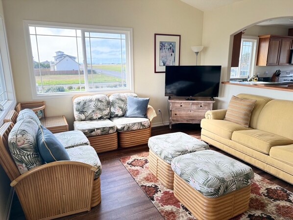 TV - Emerald Isles-close to the beach (Crescent City)