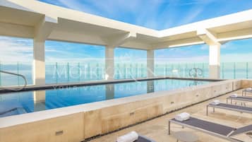 Een verwarmd zwembad