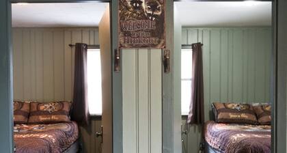 "Hunter’s Hideout – A Rustic Cottage for Adventure & Relaxation"