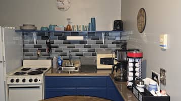 雪櫃、微波爐、焗爐、爐具