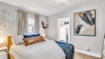 1 dormitorio, tabla de planchar con plancha, cuna de viaje y wifi gratis