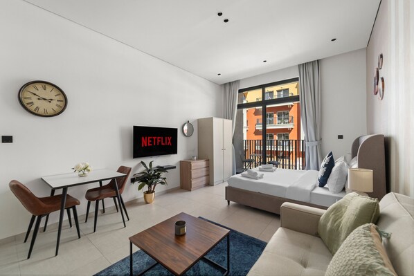 1 bedroom, iron/ironing board, free WiFi, bed sheets - Cozy and Contemporary Studio in the Heart of JVC (Dubai)