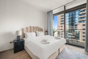 1 bedroom, iron/ironing board, free WiFi, bed sheets - Elegant 1 BD with Scenic Marina Views (Dubai)