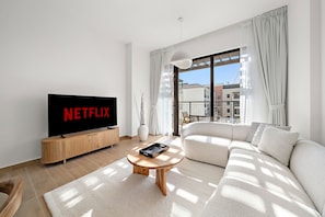 TV - Modern 2 BD with Stunning Sea View in Port de La Mer (Dubai)