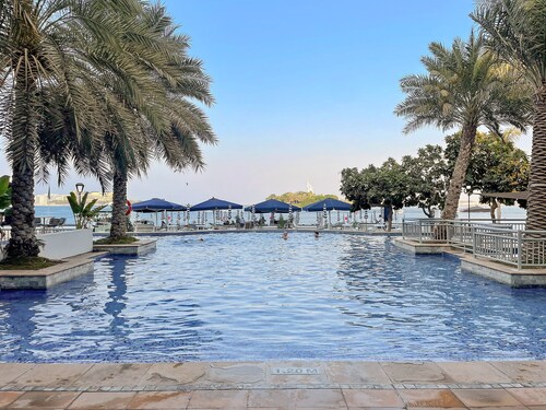 Beachfront 1 Bedroom in Palm Jumeirah with Sea Views